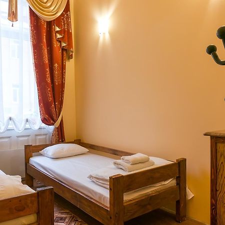 Кімнати В Центрі Hotel Uzhhorod Exterior photo