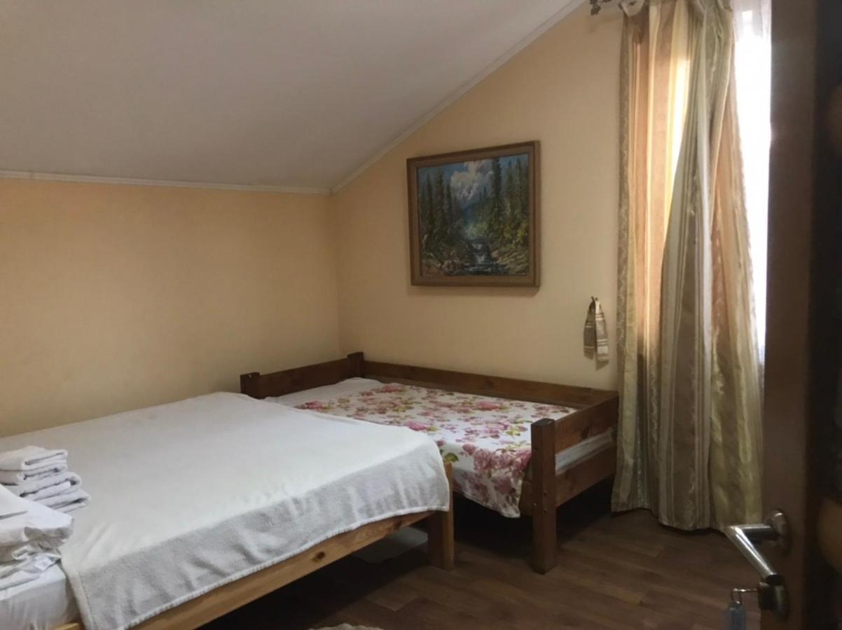 Кімнати В Центрі Hotel Uzhhorod Exterior photo