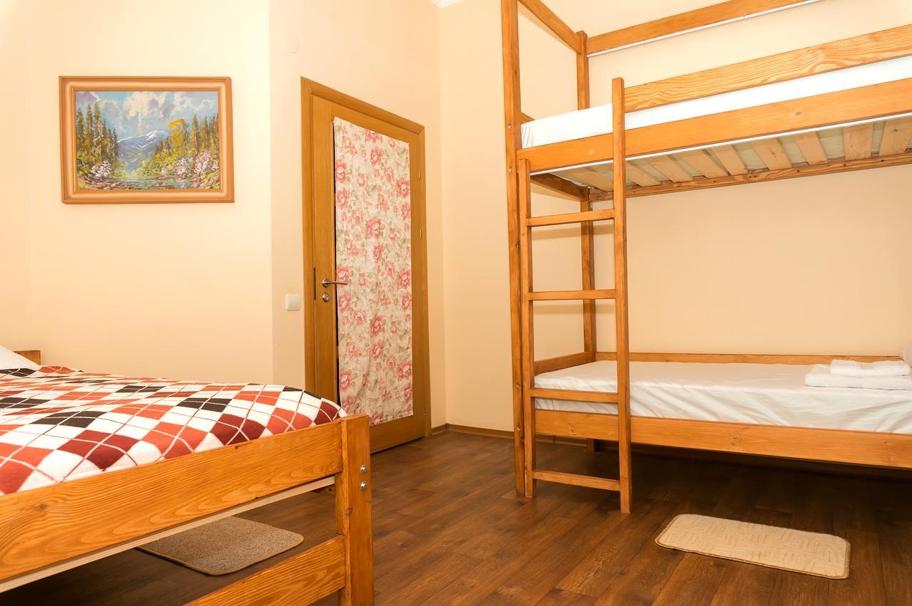 Кімнати В Центрі Hotel Uzhhorod Exterior photo