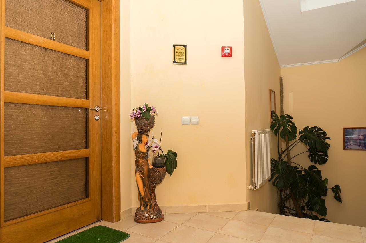 Кімнати В Центрі Hotel Uzhhorod Exterior photo
