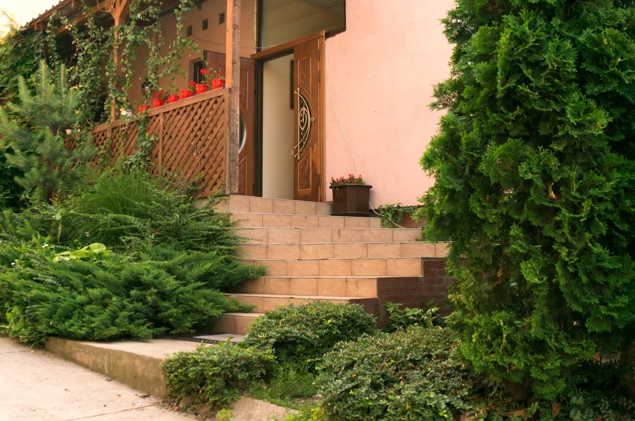 Кімнати В Центрі Hotel Uzhhorod Exterior photo