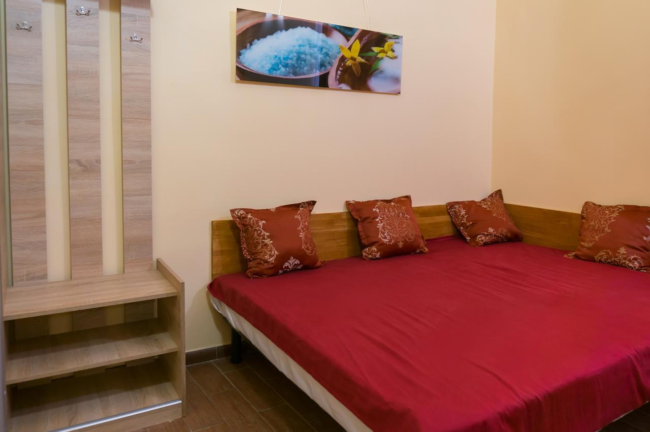 Кімнати В Центрі Hotel Uzhhorod Exterior photo