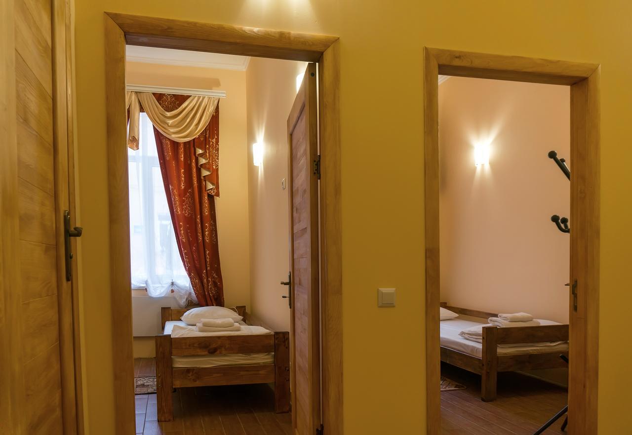 Кімнати В Центрі Hotel Uzhhorod Exterior photo
