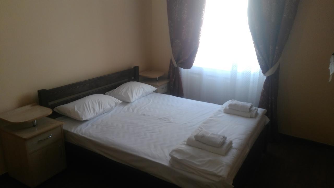 Кімнати В Центрі Hotel Uzhhorod Exterior photo