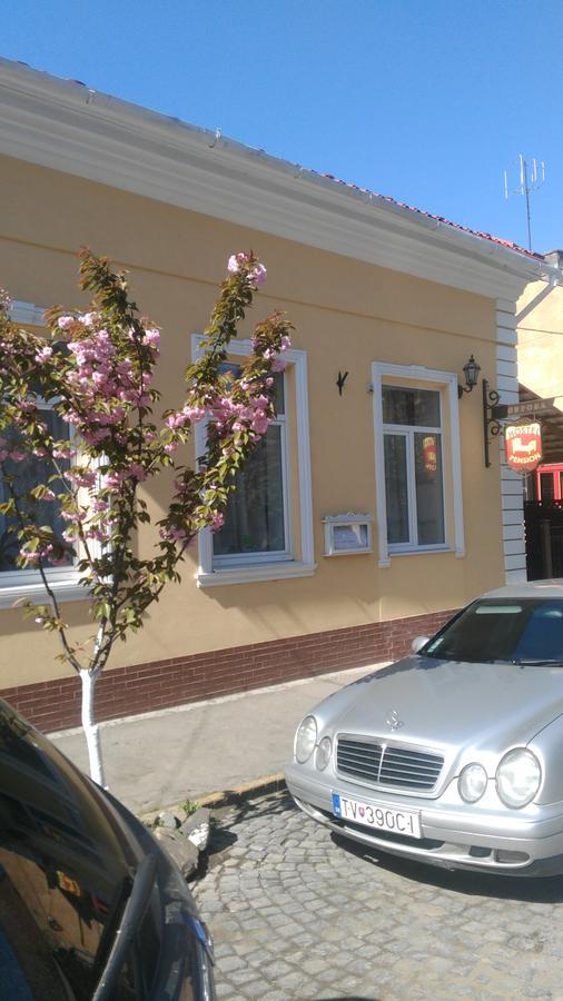 Кімнати В Центрі Hotel Uzhhorod Exterior photo